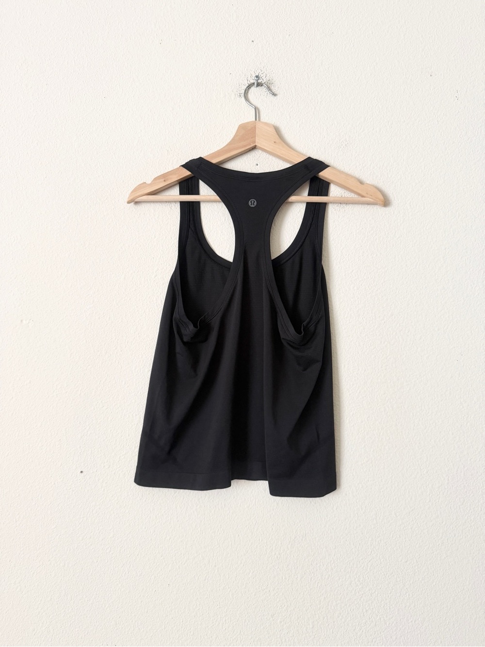 Lululemon SIZE 8 Swiftly Tech race waist length tank top in black - Picture 3 of 4